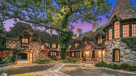 usa tudor villa courtyard|Ramsay.